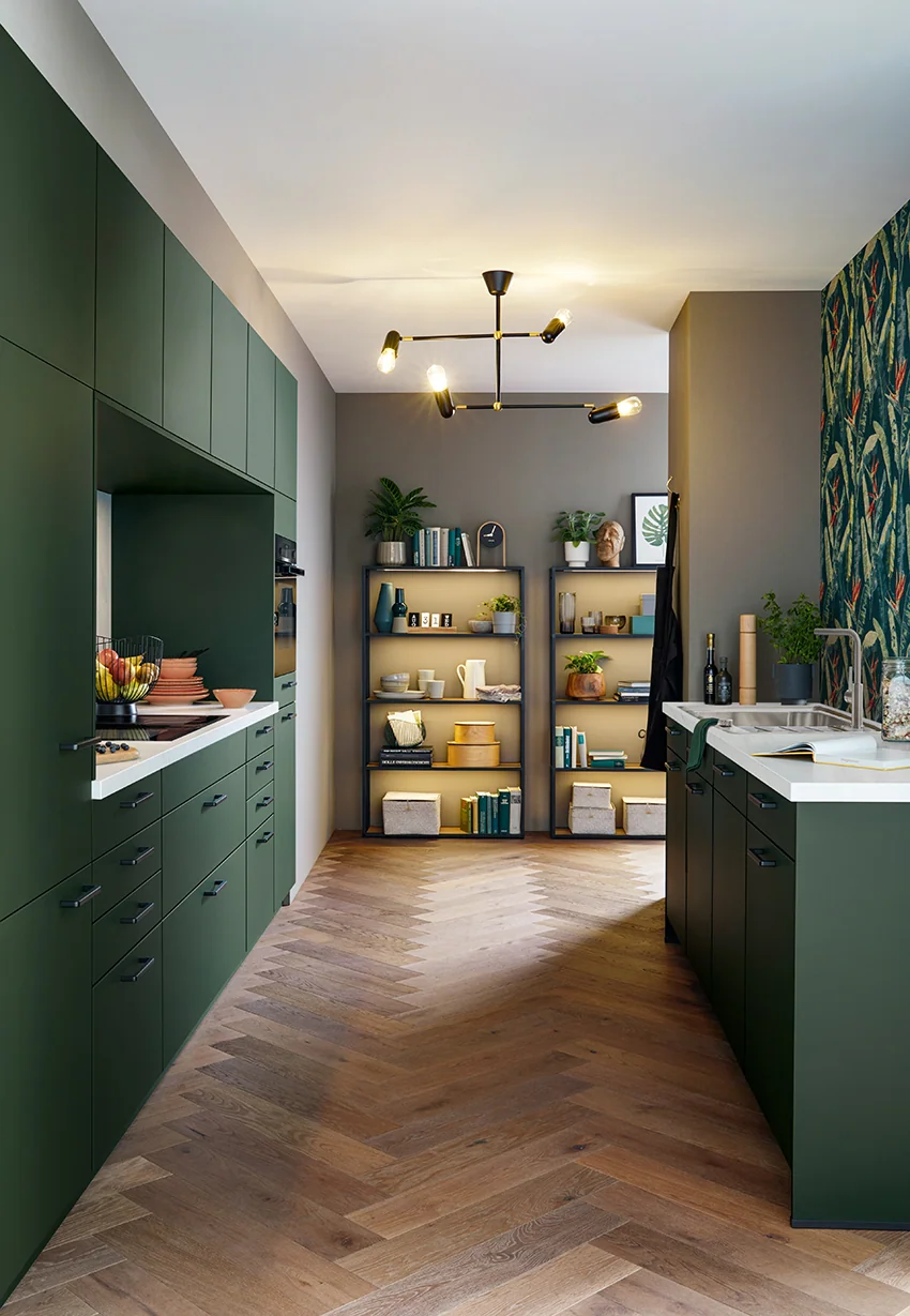 Moderne Küche mit hochwertigen Materialien und klarer Planung